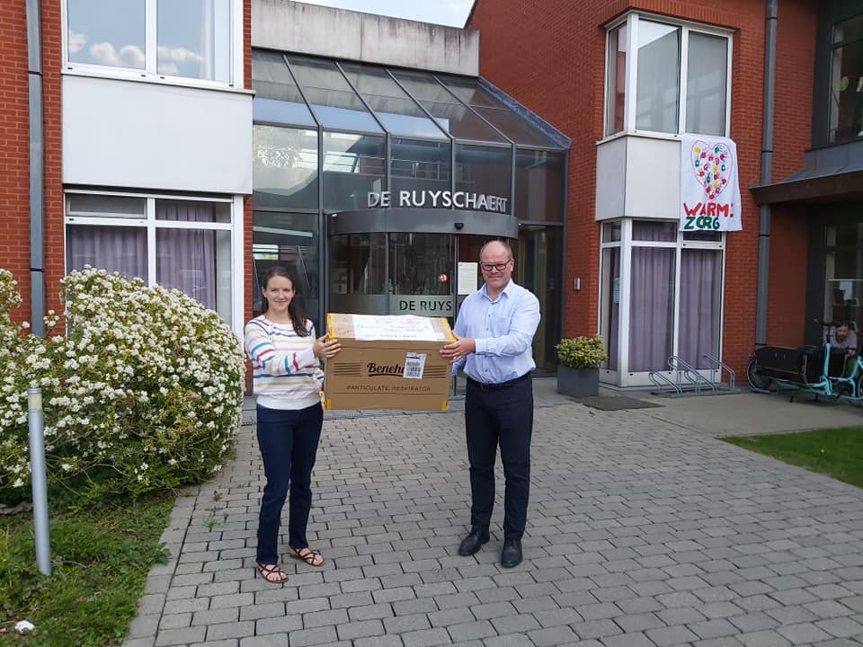 PVDA West-Vlaanderen en GVHV leveren 1000 mondmaskers aan WZC De Ruyschaert in Marke